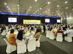 El Gobierno de Jalisco entregó mil 218 reconocimientos a docentes con 30 y 40 años de servicio y la medalla de oro “Ignacio Manuel Altamirano”. EL INFORMADOR/ CARLOS ZEPEDA