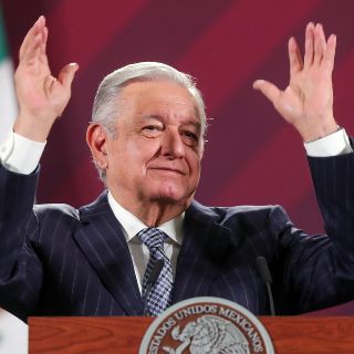 Comisión de la CNTE entra a Palacio Nacional, "¡Cabecita de algodón, aquí está tu plantón!"