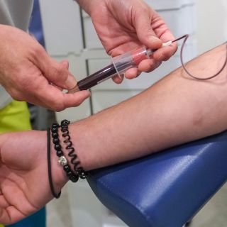 Revolución gracias a detección del Alzheimer en sangre y a nuevos fármacos