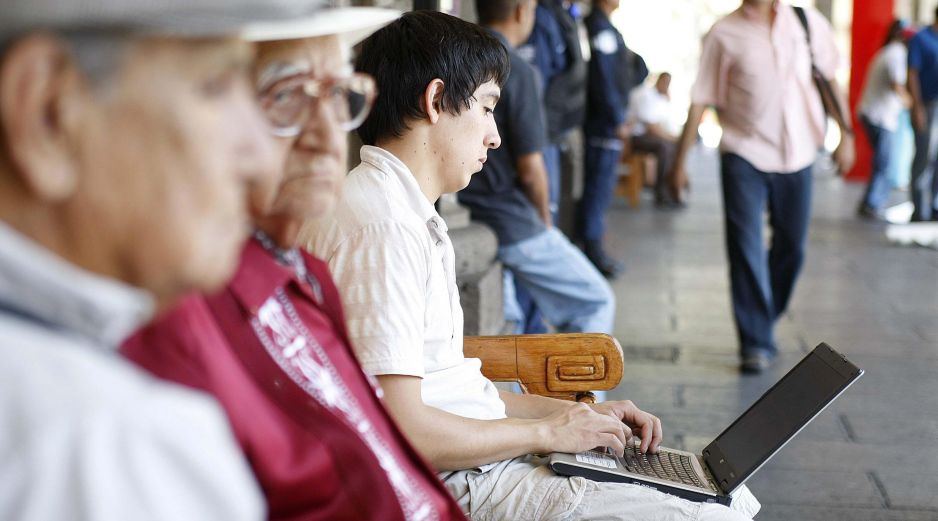 66.4% de los hogares contó con disponibilidad a las Tecnologías de Información. EFE/ARCHIVO