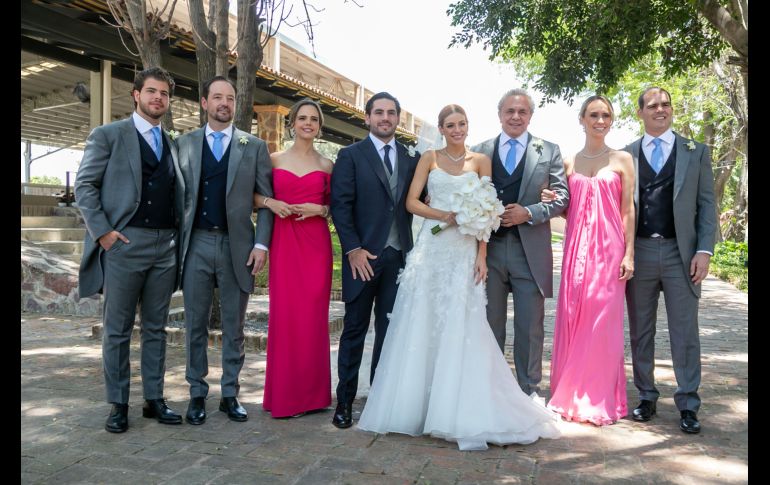 Paulo Larios, Cristóbal Gómez España, Renata Larios, Diego Cueva, Isabella Larios, Luis Larios, Julika Roux y Luis Larios. GENTE BIEN JALISCO/ Jorge Soltero