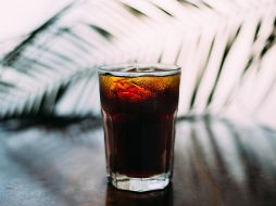 En algunos países, la Coca Cola es profundamente repudiada por su significado capitalista. ESPECIAL/UNSPLASH