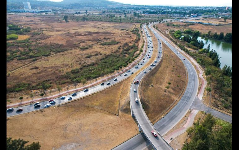 Minutos antes de las 18:00 horas en redes sociales ya reportaban vialidades con denso tránsito vehicular. EL INFORMADOR / A. Navarro