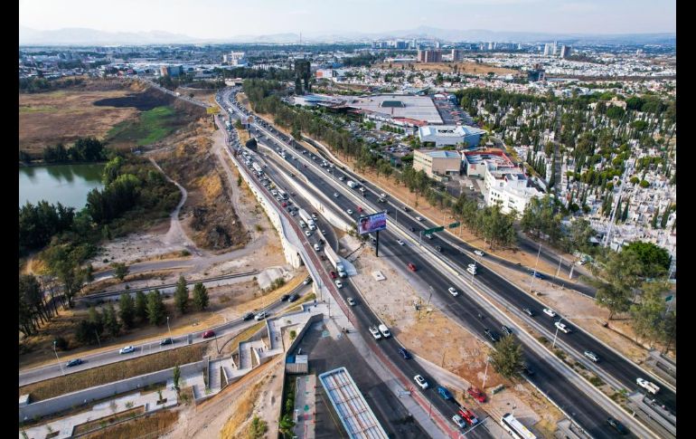Minutos antes de las 18:00 horas en redes sociales ya reportaban vialidades con denso tránsito vehicular. EL INFORMADOR / A. Navarro