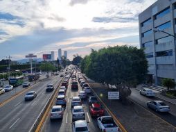 Minutos antes de las 18:00 horas en redes sociales ya reportaban vialidades con denso tránsito vehicular. EL INFORMADOR / A. Navarro