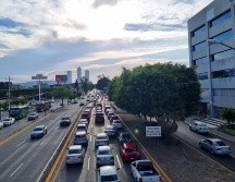 Minutos antes de las 18:00 horas en redes sociales ya reportaban vialidades con denso tránsito vehicular. EL INFORMADOR / A. Navarro