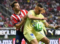 Alan Mozo y Jonathan Rodríguez, durante el partido de ida de las Semifinales del Clausura 2023. IMAGO 7