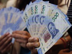 Si la cotización concreta un cierre por encima de las 17.90 unidades, se abriría la puerta para que busque el psicológico de 18.00 pesos, señalan especialistas. EFE/ARCHIVO