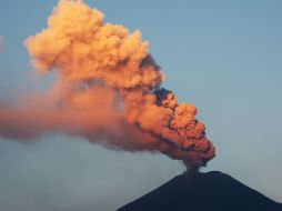 En los últimos días, el volcán Popocatépetl ha estado activo. AFP / ARCHIVO