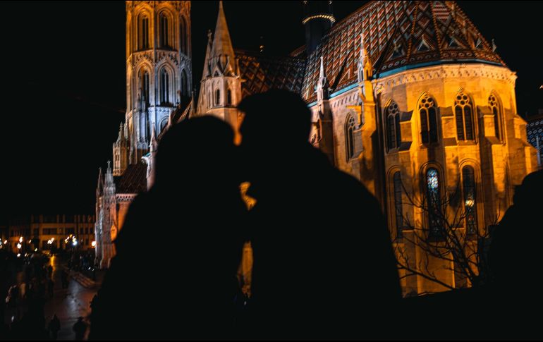 Como buenos comedores, los Tauro también saben besar bien. ESPECIAL / Foto de Bianca Berg en Unsplash