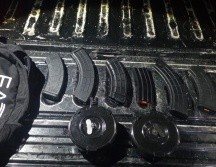 La camioneta estaba abandonada y tenía impactos de bala. ESPECIAL