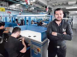 César Arturo Villegas dice que en Maestros Joyeros complacen a sus clientes. CORTESÍA
