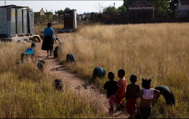 Esta crisis ha privado a los niños de lo esencial de la infancia. AP/D. FARRELL