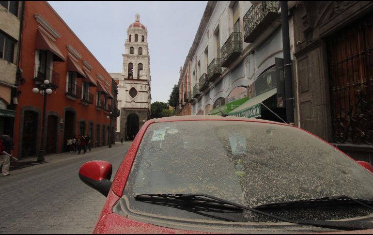 La ceniza volcánica está compuesta por partículas producidas por fragmentación de las rocas durante erupciones y tienen un tamaño menor a dos milímetros. SUN / O. Contreras