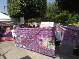 Con pancartas y consignas, las manifestantes exigieron rapidez y eficacia en las confrontas genéticas. ESPECIAL