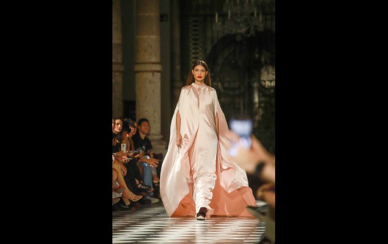 Colección de Lorena Saravia en MBFWMX. GENTE BIEN JALISCO/ Tony Martínez