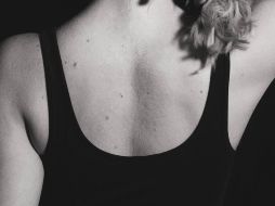 La consulta con el dermatólogo para el control de lunares es una de las medidas fundamentales para la prevención del melanoma. ESPECIAL/Unsplash