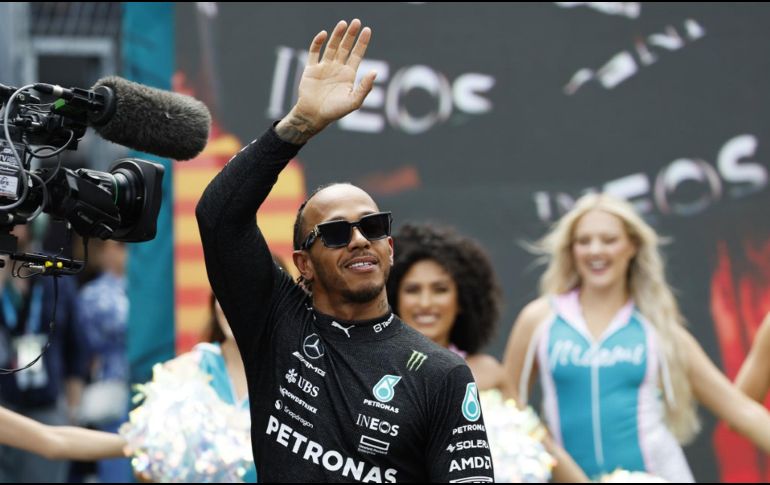Lewis Hamilton marcha en la cuarta posición del campeonato, con 56 unidades; su coequipero George Russell es sexto con 40. AFP / ARCHIVO