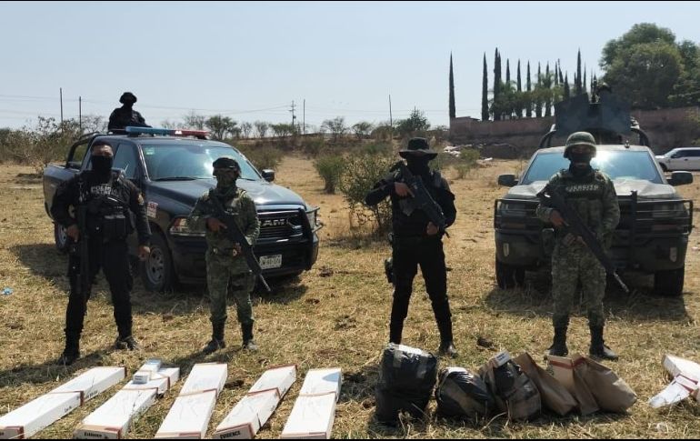 Las armas, así como los estupefacientes y el vehículo quedaron a disposición de las autoridades ministeriales para la ampliación de las investigaciones. CORTESÍA/ Policía Estatal