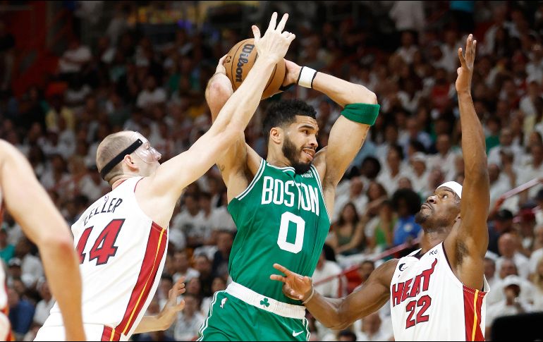 Los aún campeones del Este obligaron con su triunfo a que la serie regrese a Boston, donde buscarán alargarla. EFE/R. Wise