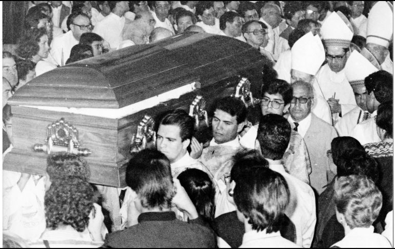 Decenas de personas abarrotaron la Catedral Metropolitana de Guadalajara en la misa de despedida de Posadas Ocampo, entre reclamos de justicia. EL INFORMADOR/ARCHIVO