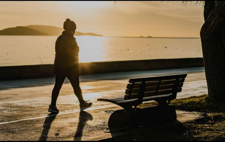 Un paseo diario a buen paso hace una gran diferencia para la salud del corazón, aseguran los investigadores. ESPECIAL/Unsplash