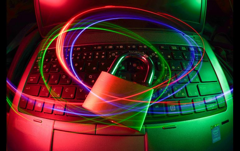 Proteger la información personal, evitar la descarga de software desconocido y gestionar cuidadosamente el círculo social en línea son algunas de las recomendaciones ante las crecientes estafas. ESPECIAL/Unsplash