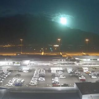 Captan caída de un meteorito cerca de aeropuerto en Australia (VIDEO)