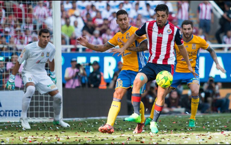 Nahuel Guzmán (al fondo) es el corazón de Tigres, nadie se atreve a cuestionar al portero argentino, a pesar de los errores infantiles que a veces comete. IMAGO7