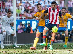 Nahuel Guzmán (al fondo) es el corazón de Tigres, nadie se atreve a cuestionar al portero argentino, a pesar de los errores infantiles que a veces comete. IMAGO7