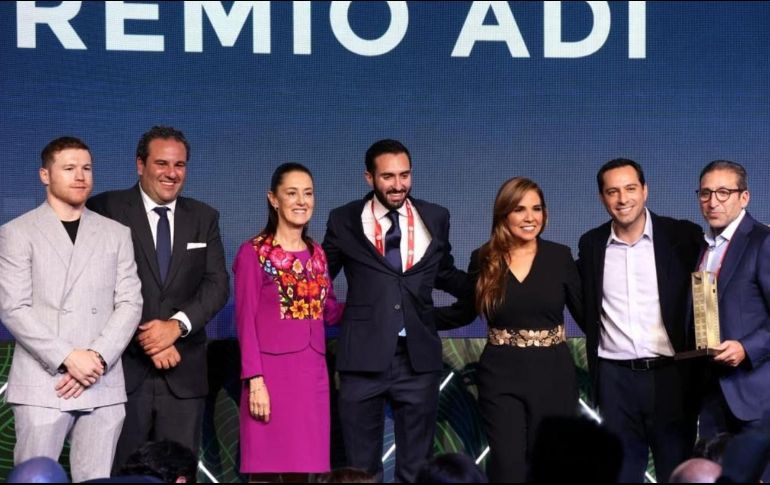 Claudia Sheinbaum estuvo acompañada del 'Canelo' Álvarez y de los gobernadores de Quintana Roo y Yucatán. ESPECIAL