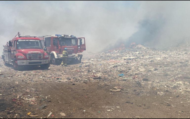 Bomberos de Tonalá, de Guadalajara y de la Unidad de Protección Civil del Estado trabajaron en el siniestro. TWITTER/PCJalisco