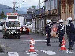 La televisora NHK mostró a policías uniformados y provistos de chalecos antibalas en las cercanías del sitio. AP/Kyodo News