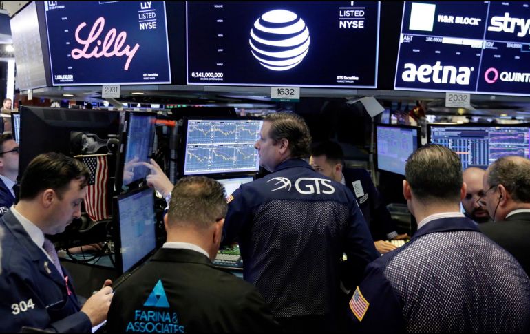 Por sectores, dominaba el color rojo en Wall Street, siendo las mayores pérdidas para el energético y el de bienes esenciales. AP/ARCHIVO