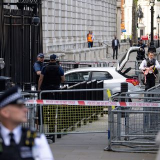 Auto choca contra residencia del primer ministro británico en Londres