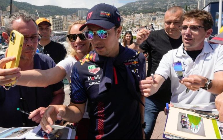 “Checo” Pérez buscará recortar distancias, pues se lleva pocos puntos de distancia de su coequipero Max Verstappen. EFE