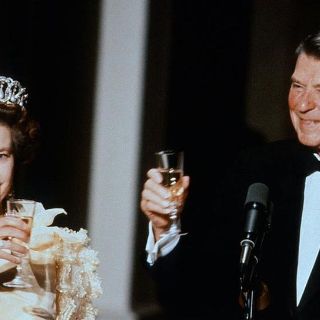 El FBI revela un plan para asesinar a la reina Isabel II en Estados Unidos en los años 80