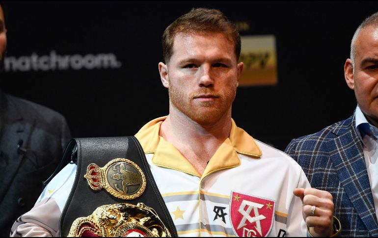 Tras vencer a John Ryder y retener sus cuatro títulos de peso supermediano, el tapatío se tomó un respiro del boxeo. AFP / ARCHIVO