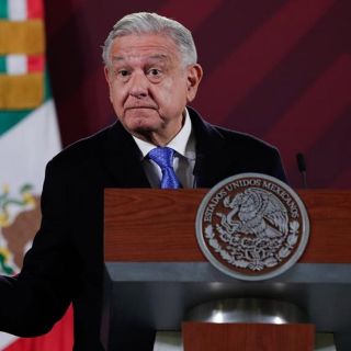 López Obrador no descarta que gobierno federal tenga un banco