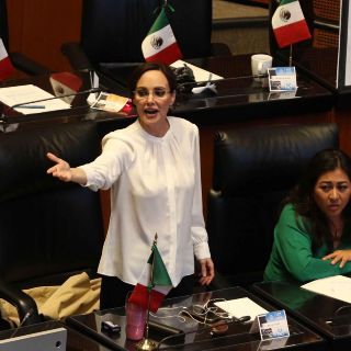 Con consigna, López Obrador pide no marginar a Lilly Téllez