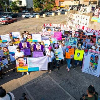 Con marcha, claman justicia y exigen aparición de 5 jóvenes (VIDEO)