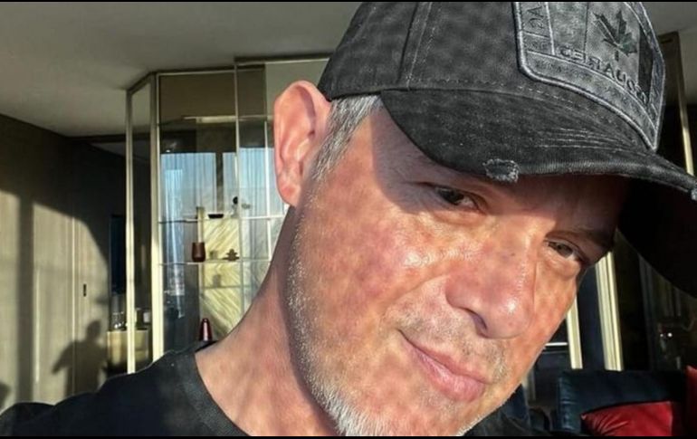 El mensaje compartido en su cuenta de Facebook y Twitter fue publicado hace apenas unos minutos y ya cuenta con millones de reacciones y comentarios por parte de sus seguidores. ESPECIAL