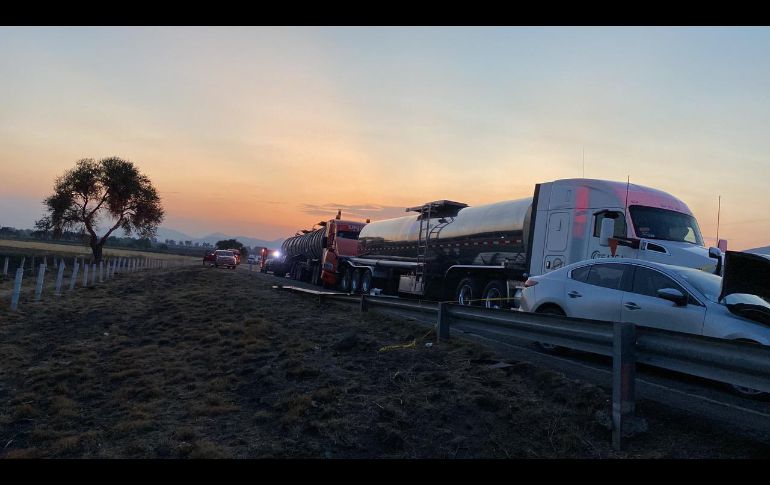 El choque múltiple ocurrió en la Autopista Guadalajara-Morelia, en el kilómetro 440, en Zapotlán del Rey. ESPECIA