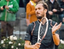 Medvedev no ha pasado más allá de los cuartos de final en Roland Garros, pero ahora el título en Roma le da confianza para afrontar el torneo. AFP/T. Fabi