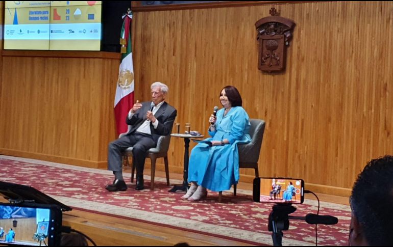 Durante la charla, Vargas Llosa recordó anécdotas de sus inquietudes como escritor. EL INFORMADOR/K. Esparza