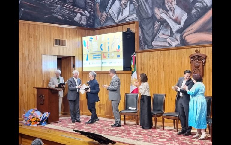 El jurado, en representación de la presidenta de éste, Soledad Álvarez, destacó que el premio le fue otorgado al autor mexicano por ser una obra de gran fuerza innovadora en el panorama de las letras hispánicas. EL INFORMADOR / K. El jurado, en representación de la presidenta de éste, Soledad Álvarez, destacó que el premio le fue otorgado al autor mexicano por ser una obra de gran fuerza innovadora en el panorama de las letras hispánicas. EL INFORMADOR / K. Esparza