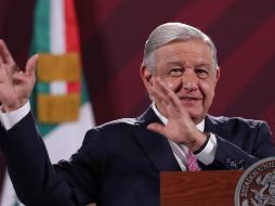 López Obrador señals que no se van a detener las obras del Tren Maya, porque las leyes le confieren el derecho de construir, a pesar de la suspensión definitiva impuesta. EFE / S. Gutierrez