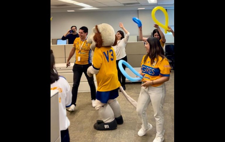 Este lunes, todo fue alegría y felicidad entre los colaboradores de Cemex. ESPECIAL