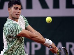 Carlos Alcaraz, número uno del ranking, venció al italiano Flavio Cobolli. EFE/C. Petit