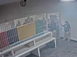 Momento en que inició el incendio en el centro migratorio. ESPECIAL